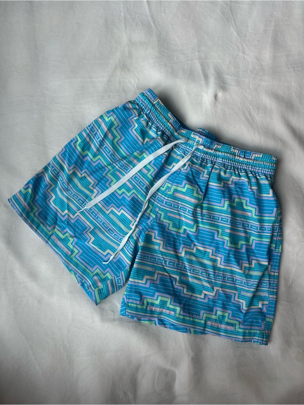 chubbies Blue & Green Geometric Swim Shorts 5.5” inseam